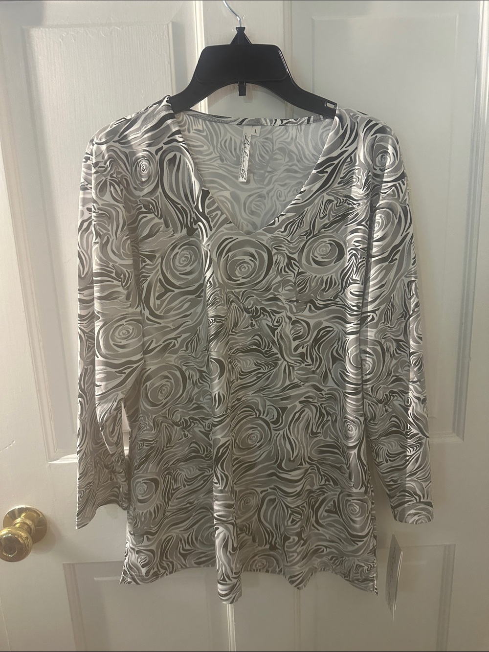 Lulu B Black & White Swirl V-Neck Women's Top